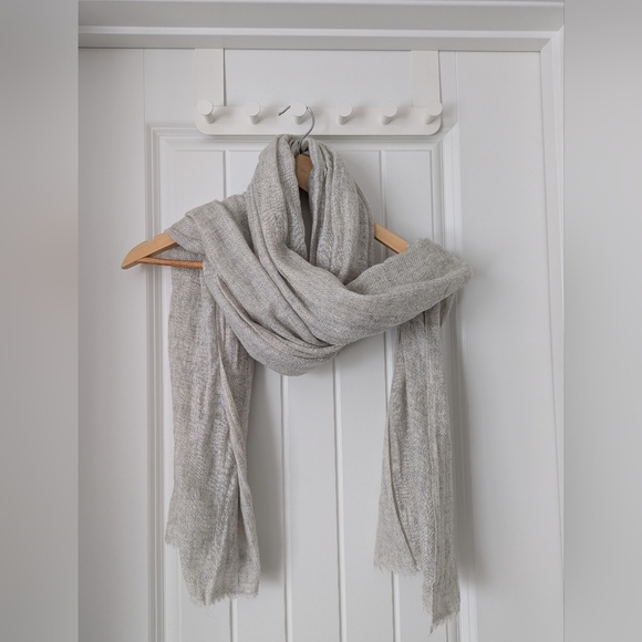 Accessories - Cashmere Wrap Scarf Light Gray